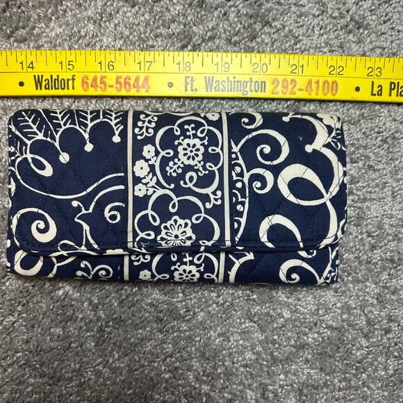 Vera Bradley Wallet Navy Magnetic Closures Cream Floral - Picture 1 of 4